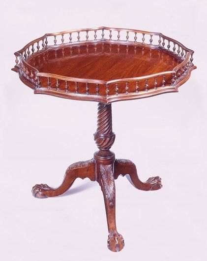 Picture of CHIPPENDALE STYLE MAHOGANY TRIPOD TABLE