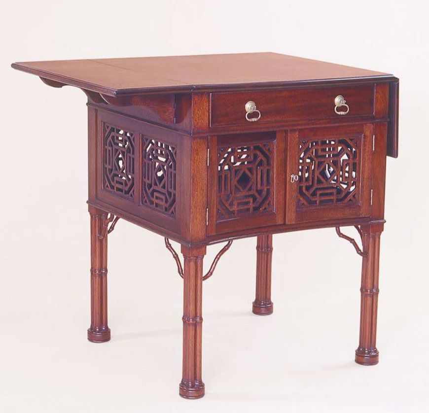 Picture of GEORGE III STYLE MAHOGANY BREAKFAST TABLE