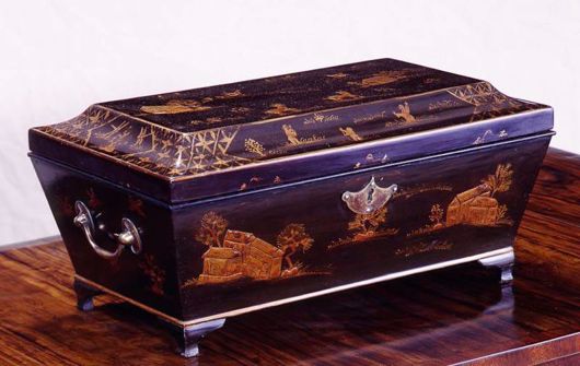 Picture of ENGLISH STYLE BLACK LACQUERED COFFER BOX